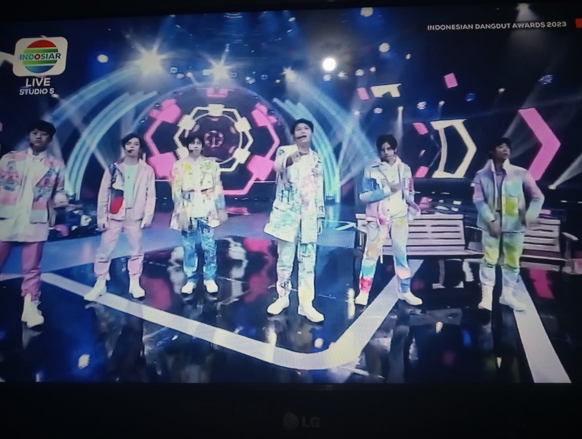 sefti010's tweet photo. @UN1TY_Official Ni cuma satu lagu aja min??

#UN1TYIDA2023 https://t.co/bXWLdxFw48