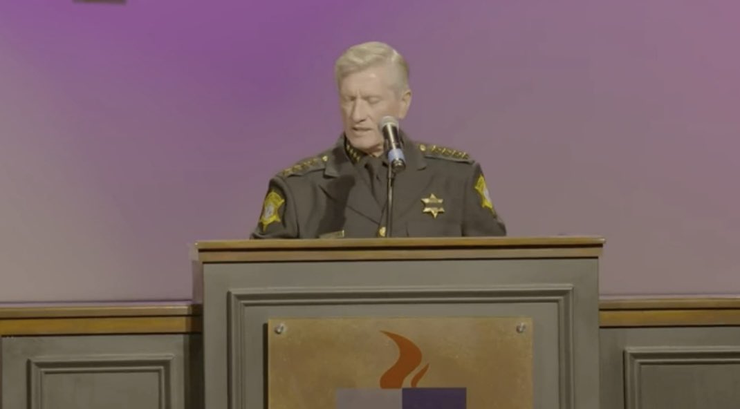 CurtisWilson275's tweet image. Saying farewell to Deputy Jacob Salrin affectionately known as Jake 🙏🏽 #RichlandCountySheriff @RCSD #fallenangel #lawenforcement #policeofficers #deputysheriff #OPLive #onpatrollive