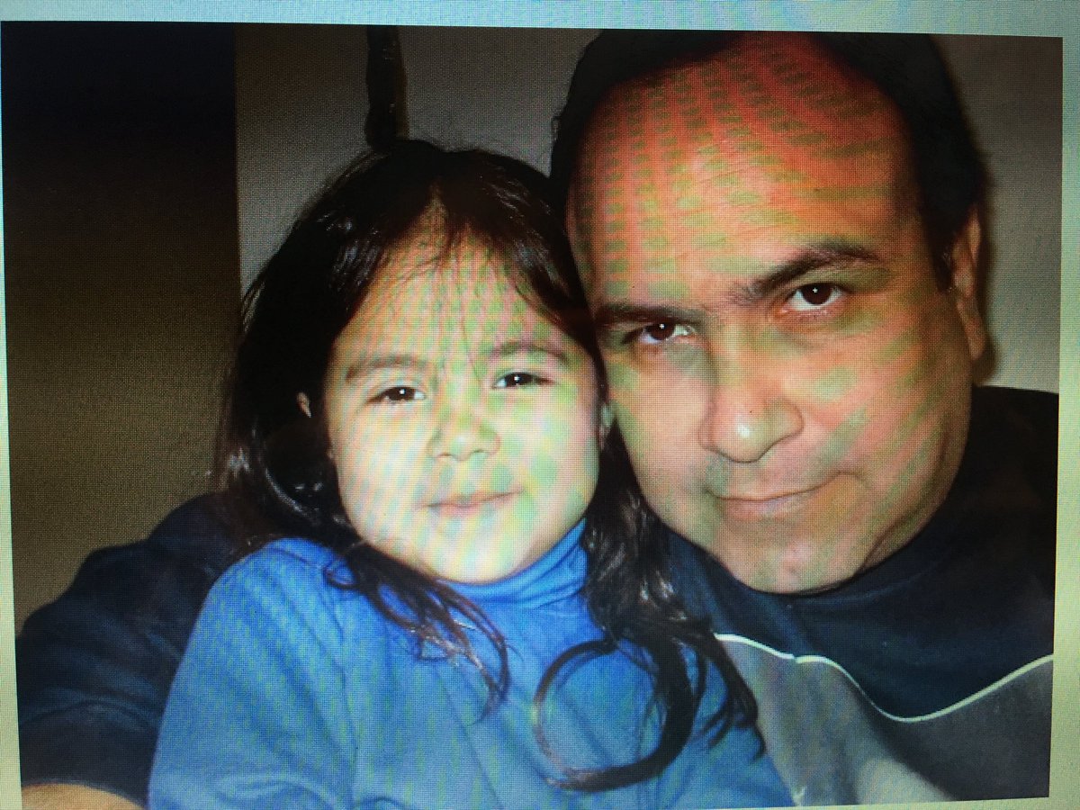 sofiamurilloc12's tweet photo. vivía, vivo y viviré babeando por mi papá https://t.co/GltHVU2BzT