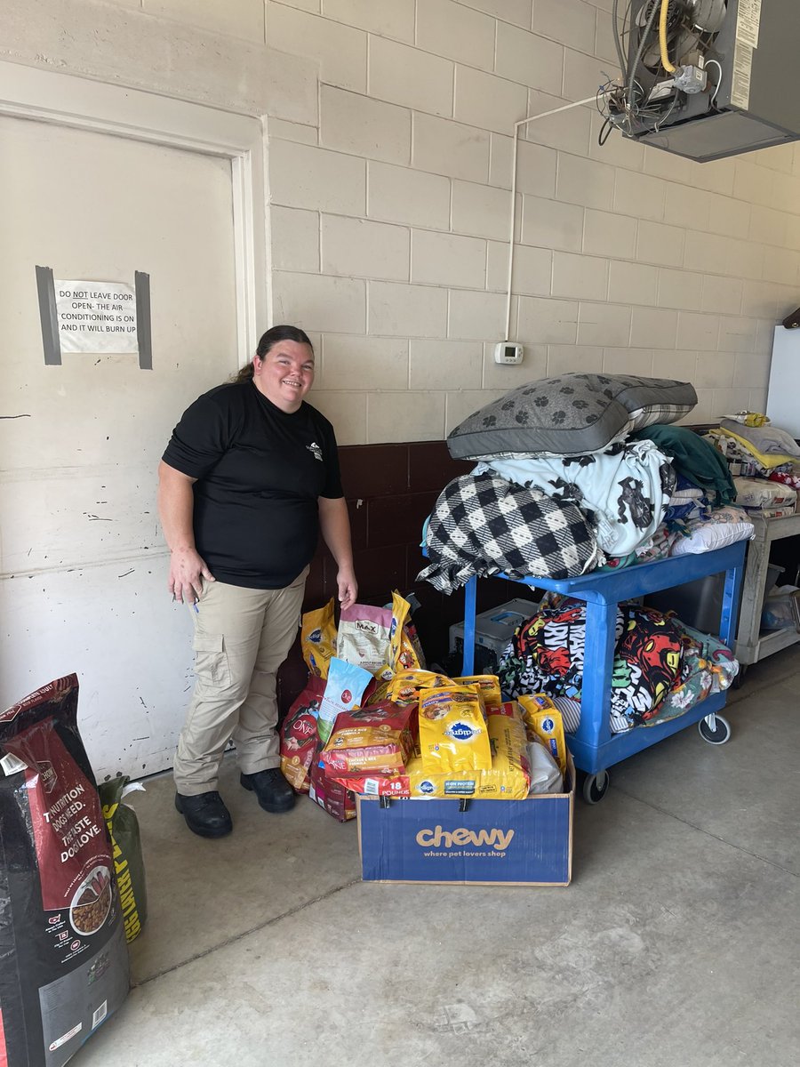 Had the opportunity to work with our church to collect dog and cat food donations to support the needs of @county_animal this past week. Thanks @leo_guti150 and @AurelioGuti34 for helping to collect the items and deliver it to them! #dosomethinggood #communityservice #4theanimals