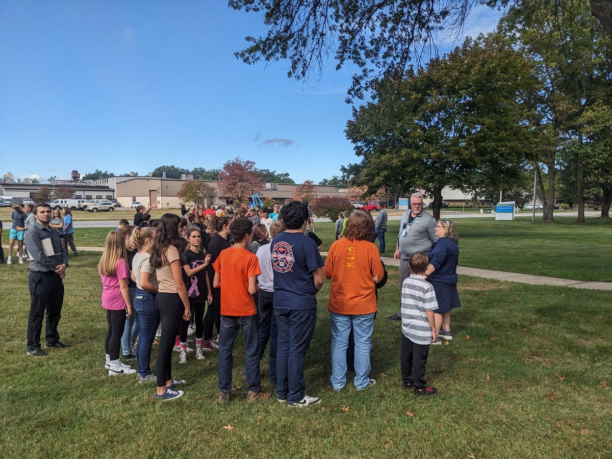 DreaWeiner's tweet image. @ShellyVM20 &amp;amp; I are helping to host Building Tomorrow. Trades are a viable option for our Ss. 

#mistem @nmc_tc