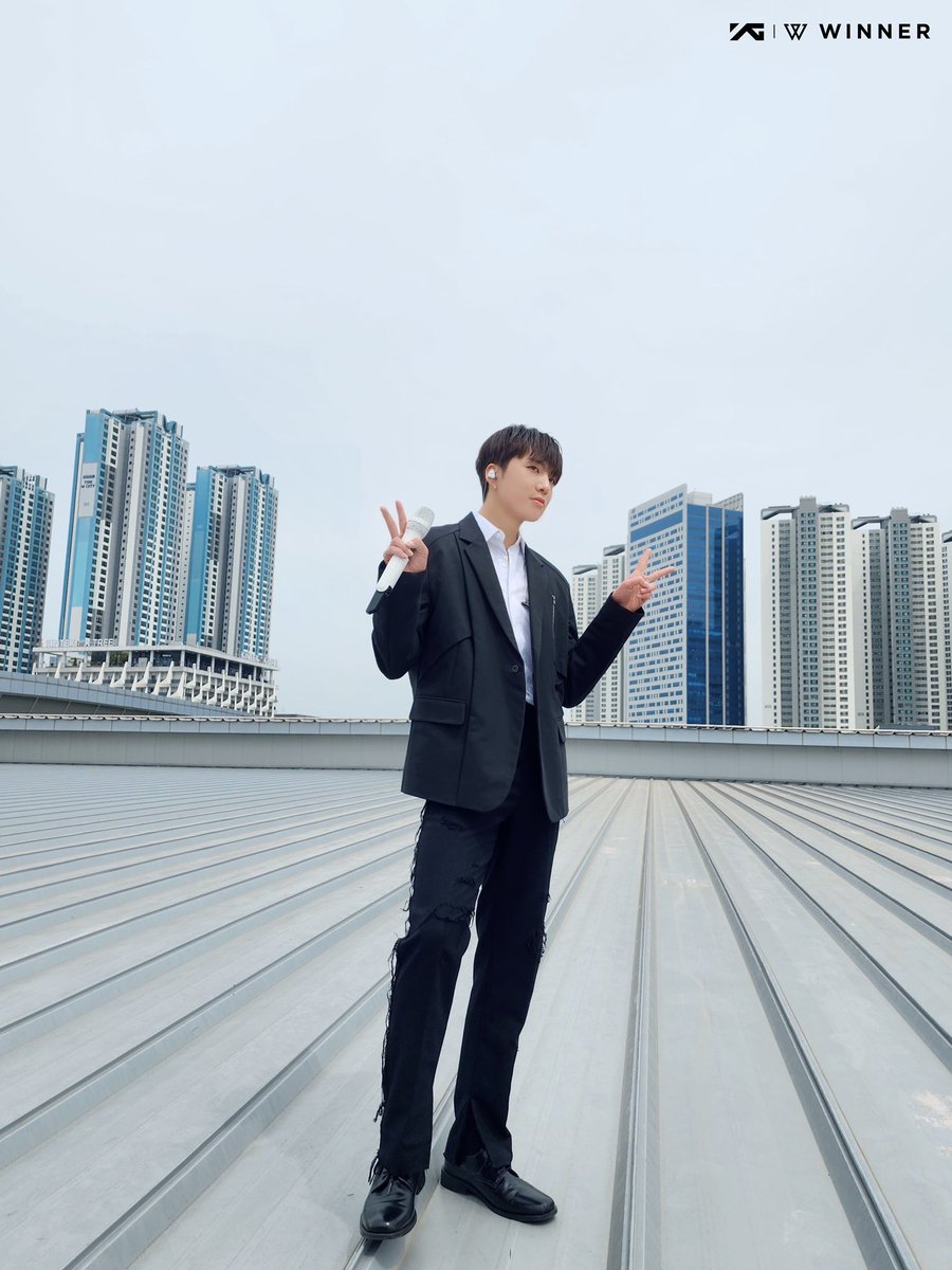 TeamWINNERtrad's tweet photo. [WEVERSE] Atualização do winnercity no weverse

“Olá, ICs!

😇 Seungyoonie deu um presente para o Inseo no dia 04.10
‘SKY ROOF' SPECIAL LIVE CLIP!💙

Para encontrar Seungyoon em cena, você gostaria de vir juntos ao local de filmagem?”

#YOON #강승윤 #KangSeungyoon https://t.co/X1l5Vf0LJV