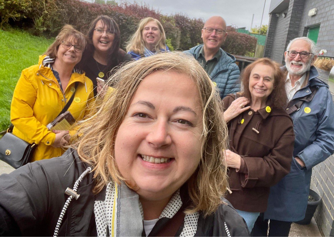 Still out and about in Rutherglen, albeit a bit windswept, with @kirstenoswald and @EastwoodSNP for our amazing @theSNP candidate @KatyLoudonSNP 😀🏴󠁧󠁢󠁳󠁣󠁴󠁿

 #VoteKatySNP