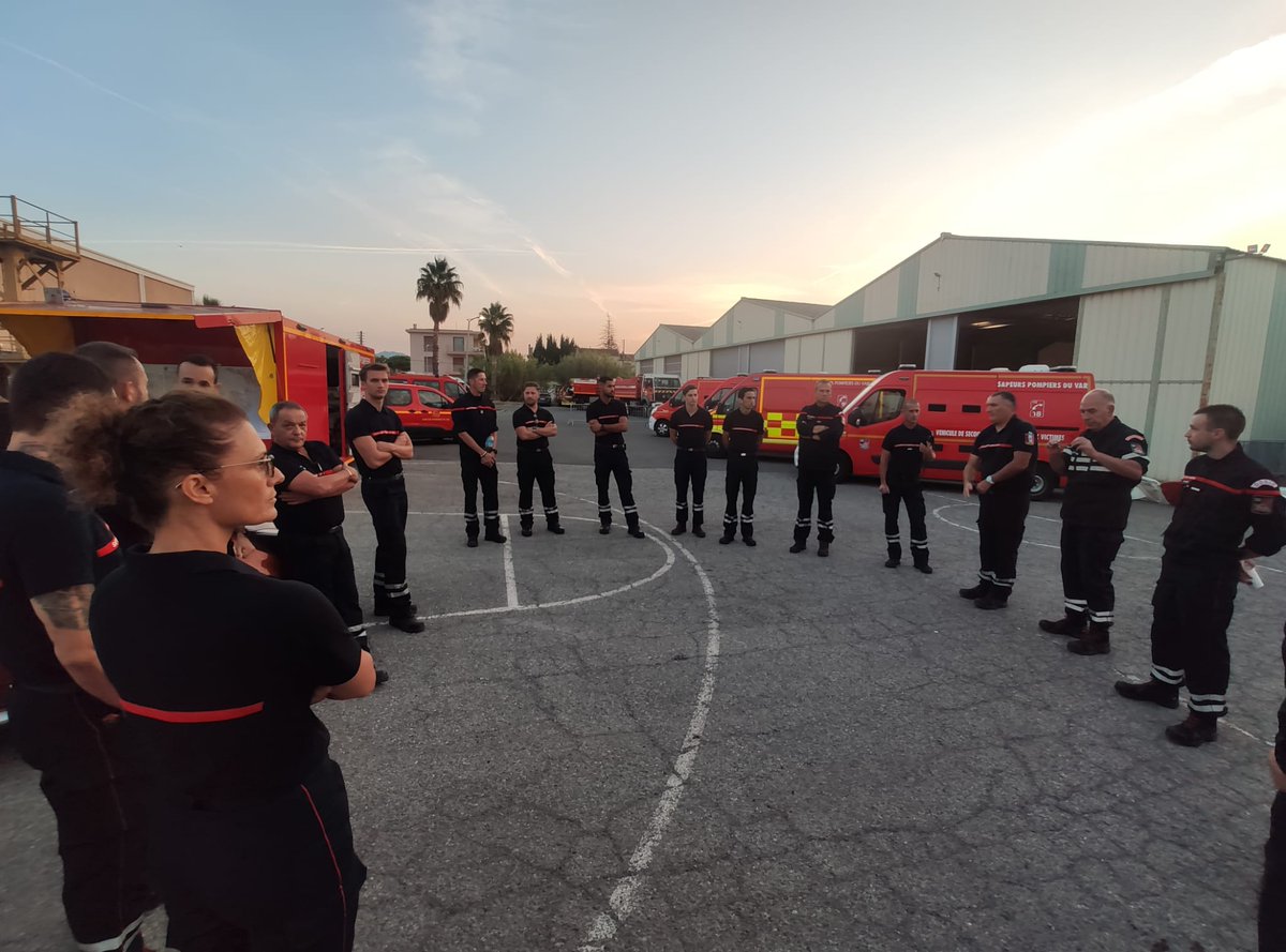 SDIS83's tweet photo. [@RocdAzur 🚴‍♀️🚴‍♂️]

➡️ Dans les airs 🚁 ou sur terre 🚒, qu'ils soient #pharmaciens, #logisticiens, #infirmiers ou #médecins, ils sont une centaine 👩‍🚒👨‍🚒, membres de la sous direction santé du @SDIS83, à être mobilisés sur ces 5 jours de course mythique à #VTT 🚵‍♂️ https://t.co/NZU2Ty6cby