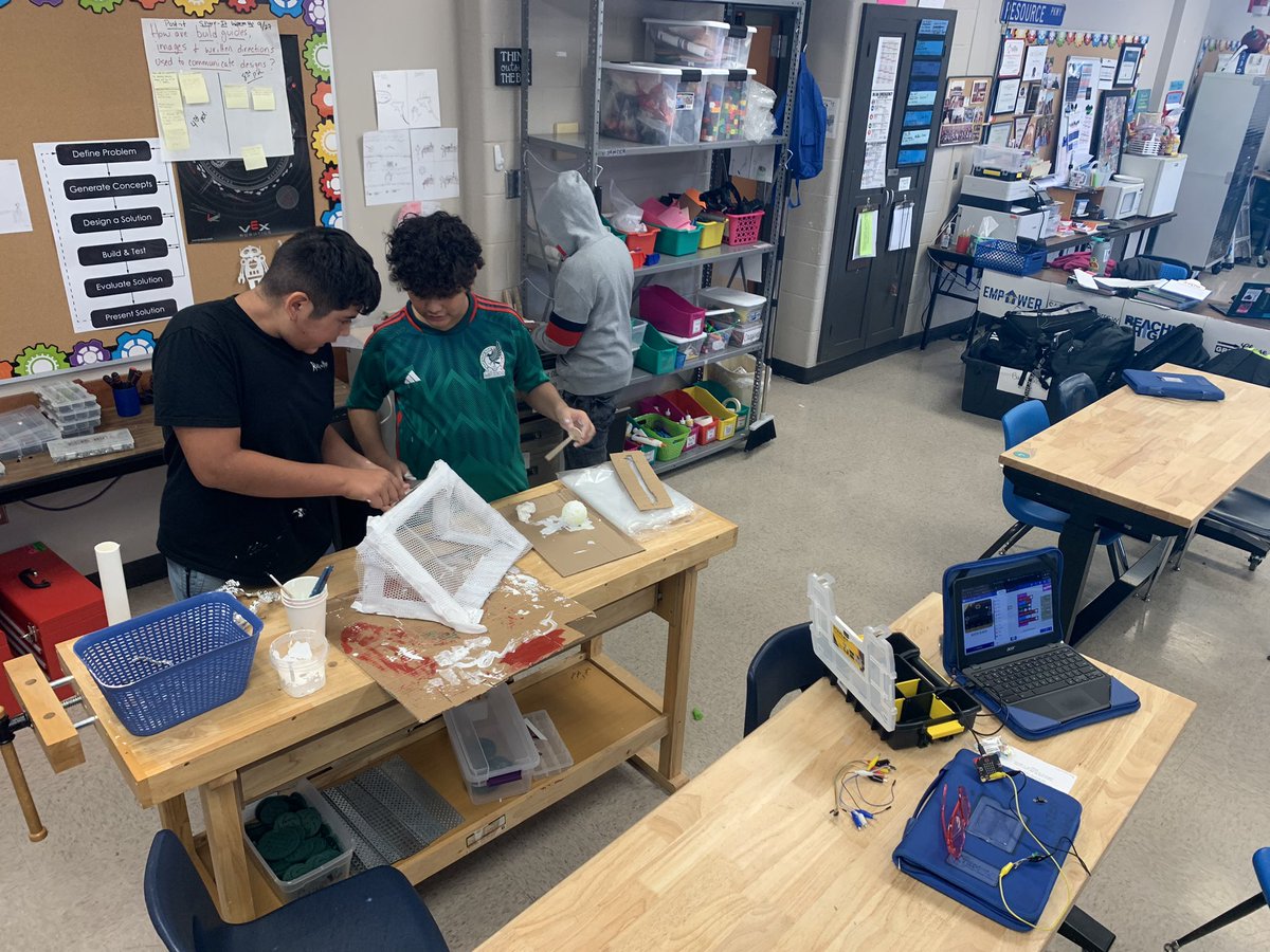 maribet38058796's tweet photo. Our middle school PLTW students are building Hispanic cultural artifacts for Travis’s Hispanic Heritage Festival! #fun #TISDstem @TravisTISD @TempleISD @PLTWorg https://t.co/HHOu5nroWT