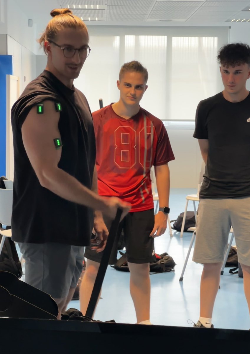 yeyocorral's tweet photo. Típical October at home.
Sport Science Faculty of @uneatlantico
.
Students learning, students enjoying. Satisfied teacher. #sport #physiology #biomechanic #emg #delsys https://t.co/LVMO6U9chb