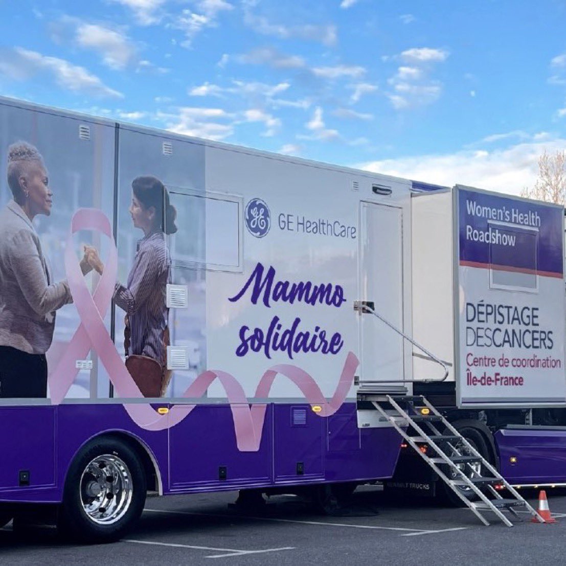 CerfiaFR's tweet photo. 💚🇫🇷 SMILE | Des mammographies gratuites sont proposées tout au long du mois d'#OctobreRose dans un cabinet ambulant qui circulera à #Paris et dans 22 villes de la région.

👉 L'objectif principal de cette campagne de sensibilisation est de détecter le cancer du sein le plus tôt possible pour améliorer les chances de guérison. 🥰
