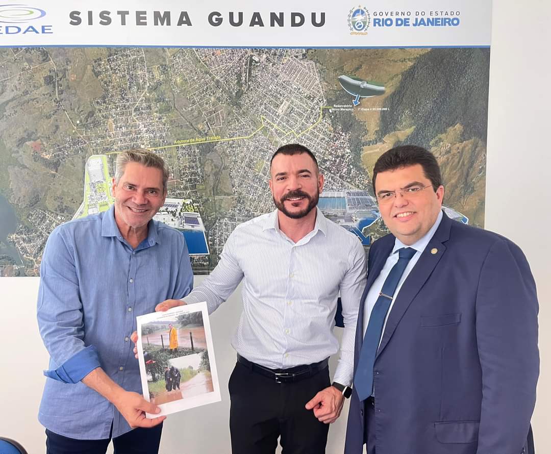 ChicoMachadoSDD's tweet photo. NOVO TEMPO CEDAE! Diálogo entre a Cedae e o município 🚀

Hoje, realizamos uma reunião com o Prefeito de Cachoeiras de Macacu, Rafael Miranda, e o Presidente da Cedae, Aguinaldo Ballom, para discutirmos sobre soluções para a dragagem dos rios Guapiaçu e Macacu, o que beneficiará https://t.co/zwnzjuLvuE