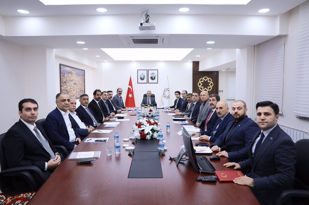 Mardin_Valiligi's tweet photo. 🏭 Mardin Organize Sanayi Bölgesi (OSB) Müteşebbis Heyeti Toplantısı, Valimiz/Büyükşehir Belediye Başkan Vekilimiz Sayın @tuncay_akkoyun başkanlığında Valiliğimizde gerçekleştirildi. 

Toplantıda gündem maddeleri görüşülerek karara bağlandı.
@iletisim 
@TC_icisleri https://t.co/ReGtPUk1Nx