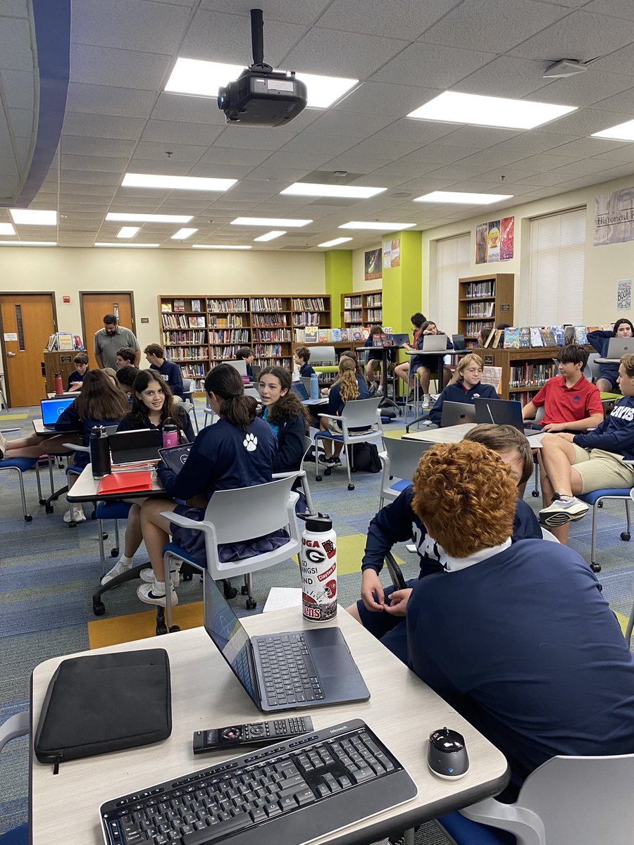 Deep dive into artificial intelligence with @TheSocialInst capped off with learning how to create personas in our own chatbots @Davis_Academy #davis8