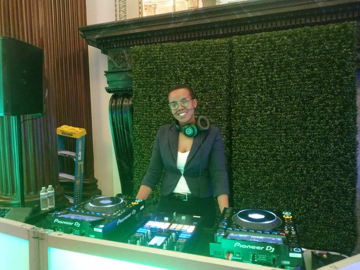 Kaiashivers's tweet photo. Talking about the digital and food sustainability in the @CityofCleveland for @futurelandcle --- I walked in and the deejay said "Welcome to the Land" while spinning a dope house mox of D'Angelo. Okay Cleveland, I am here for that Lakeside hospitality https://t.co/vXgu6B3MWE