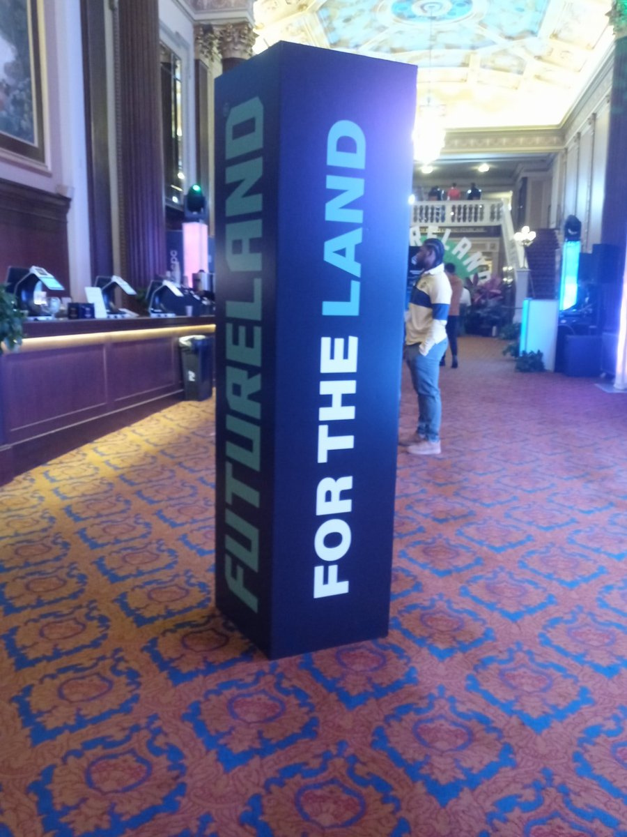 Kaiashivers's tweet photo. Talking about the digital and food sustainability in the @CityofCleveland for @futurelandcle --- I walked in and the deejay said "Welcome to the Land" while spinning a dope house mox of D'Angelo. Okay Cleveland, I am here for that Lakeside hospitality https://t.co/vXgu6B3MWE