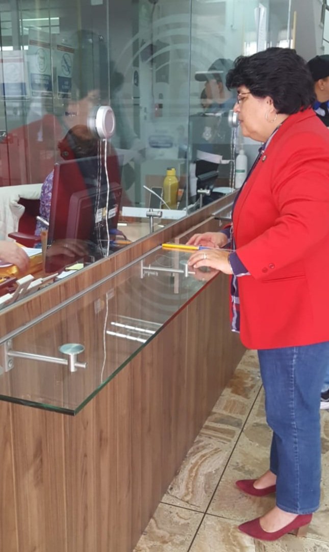 chacon_anabelle's tweet photo. Aquí casual, pidiendo oficialmente -de parte de #DefiendeTuVoto - la renuncia a @DianaAtamaint, @CNEVice Pita, @jr_cabreraz y @EstelaAcero, a nombre de 472 ciudadanos y con 41,163 firmas digitales de personas que desconfían del @cnegobec. https://t.co/ZF7W5Ypw4b