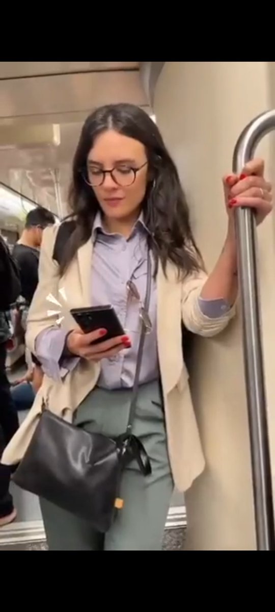 PTeillier's tweet photo. @camila_vallejo @lasegunda @Cooperativa No que ella usaba metro?? 🤔🤔🤔 https://t.co/bMr0yWkXtO