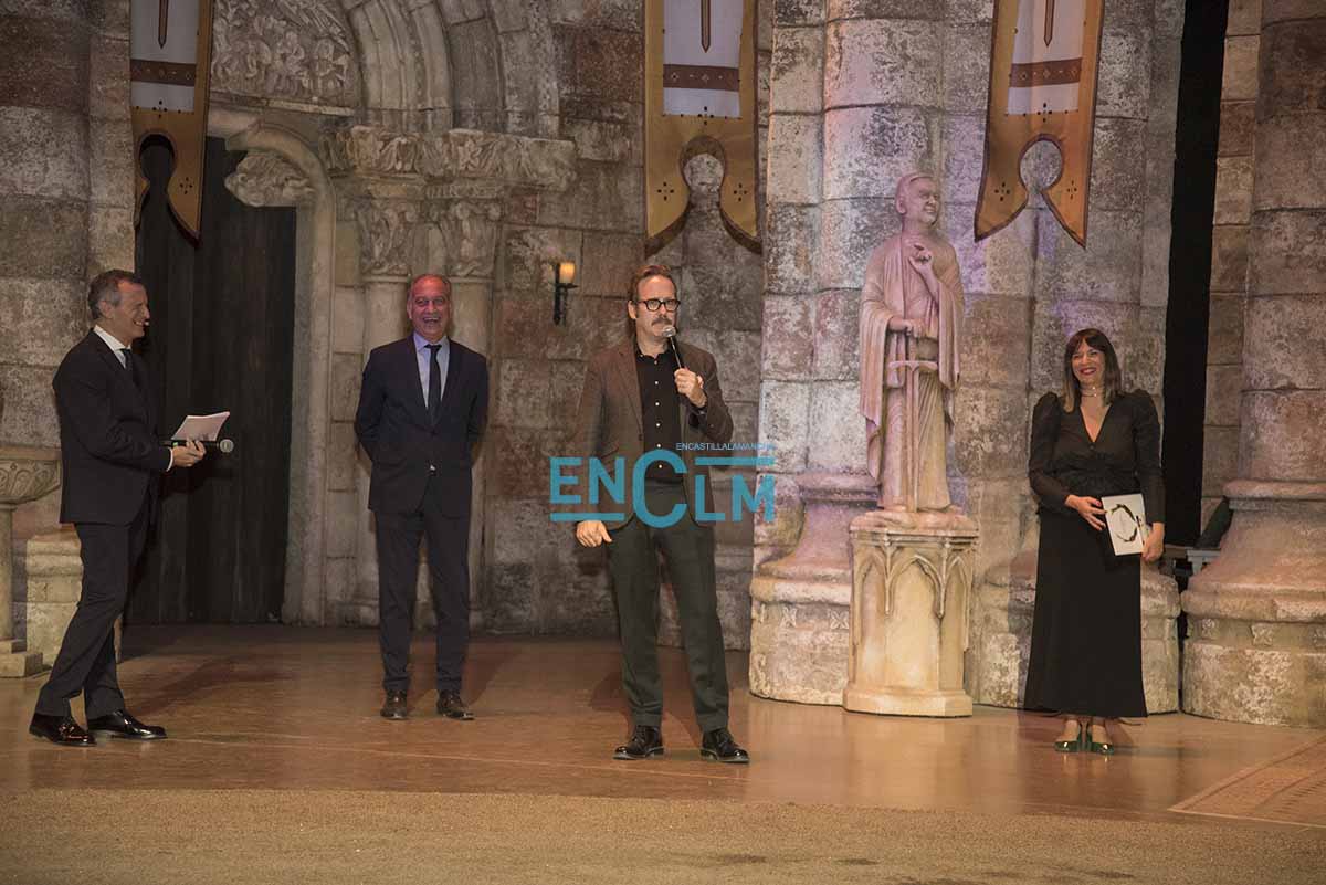 Enclmdiario's tweet photo. @GEON_UCLM @uclm_es @UGI_UCLM @MedicinaCR_UCLM @JavierFrontinan @Prodicom 🏆 Premios Excelentes de ENCLM

👉 Joaquín Reyes, humorista, 'chanante', 'dibujante', premio "Reír es inteligente", patrocinado por Soliss

#PremiosExcelentes #ENCLMExcelentes

📲https://t.co/nCBG6uoaqS https://t.co/WCsr19o5pD