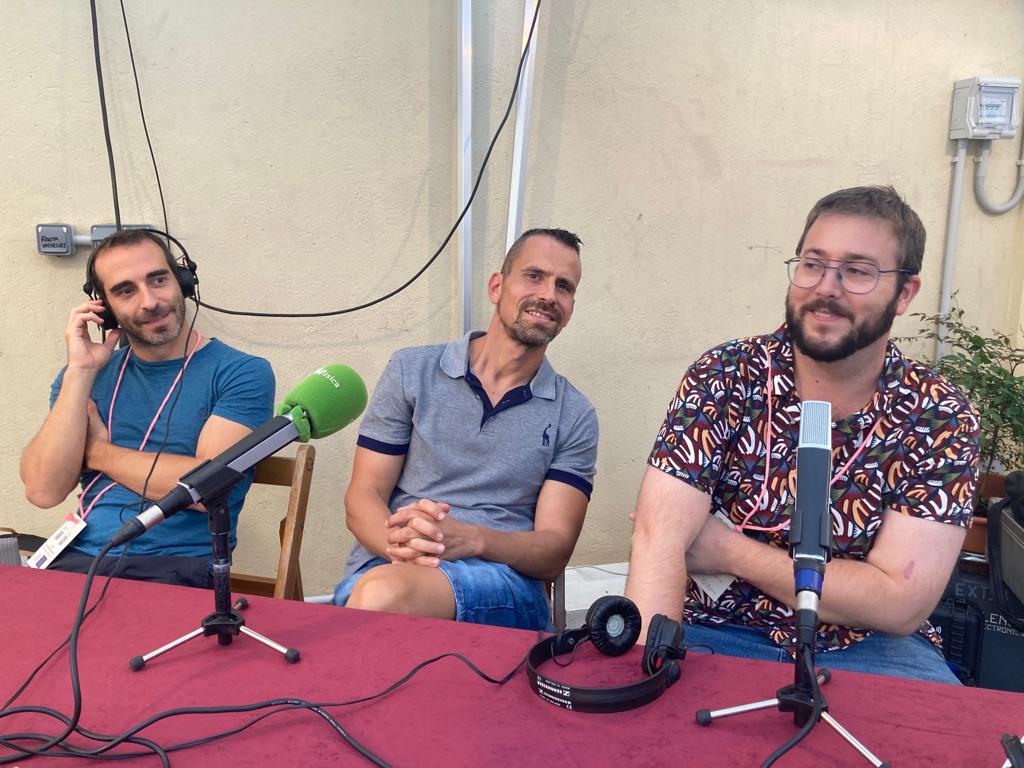 🔴#ENDIRECTE Conversem amb <a href="/fcarba248/">Ferran Carballido</a> (al centre) i <a href="/manusabate/">ManuSabaté</a> (dreta), creadors d’#ÀnimesdelPirineu que la Cobla <a href="/lluisos/">Cobla Lluïsos</a> oferirà demà al <a href="/cmmManresa/">Conservatori Manresa</a> i amb <a href="/ivojordaa/">Ivó Jordà</a> ( que ens parla del nou disc del conjunt <a href="/CriaturesMusica/">Criatures</a> que presentarà diumenge a la <a href="/FMediterrania/">Fira Mediterrània</a>