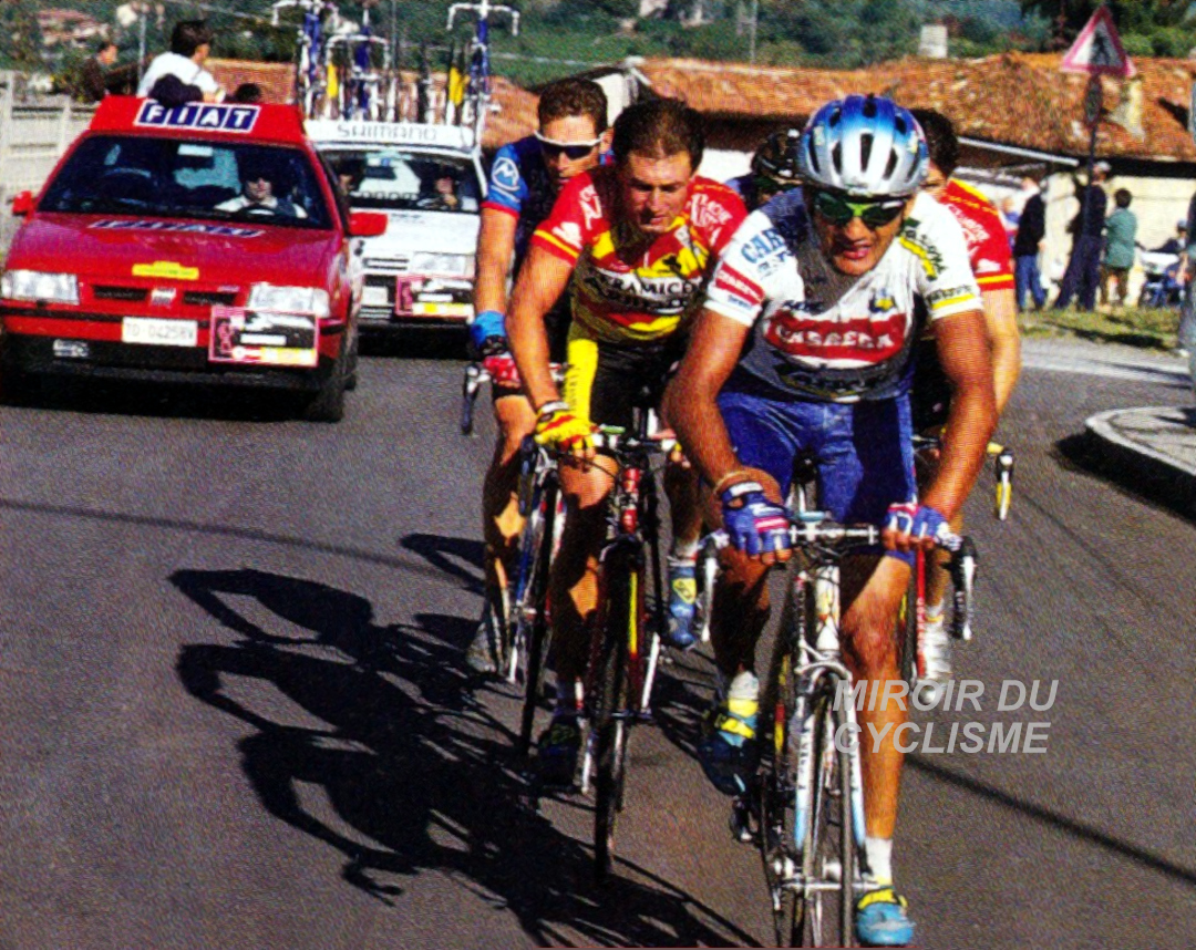 Miroir2Cyclisme's tweet photo. Claudio Chiappucci mène devant Giorgio Furlan, Pascal Richard & Maximilian Sciandri (Tour de Lombardie 1993)
📸 MC
#Chiappucci #PascalRichard #ilombardia #ilLombardia #cyclisme #ciclismo #cycling @isoladeldiablo https://t.co/udvgSAIbb7