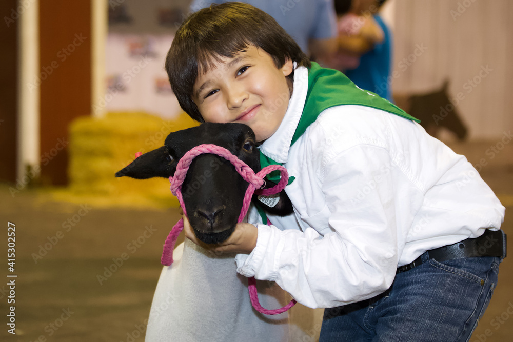 WSUExtension's tweet photo. Wahkiakum County Extension director Carrie Backman mentioned that this year #WSU 4-H had the largest participation in the county since 2008 & the highest county fair market sales ever. #4HWeek @wastate4h
STEM experiential career exploration is a big draw, she said. #GoCougs https://t.co/jR1O5dtrpd