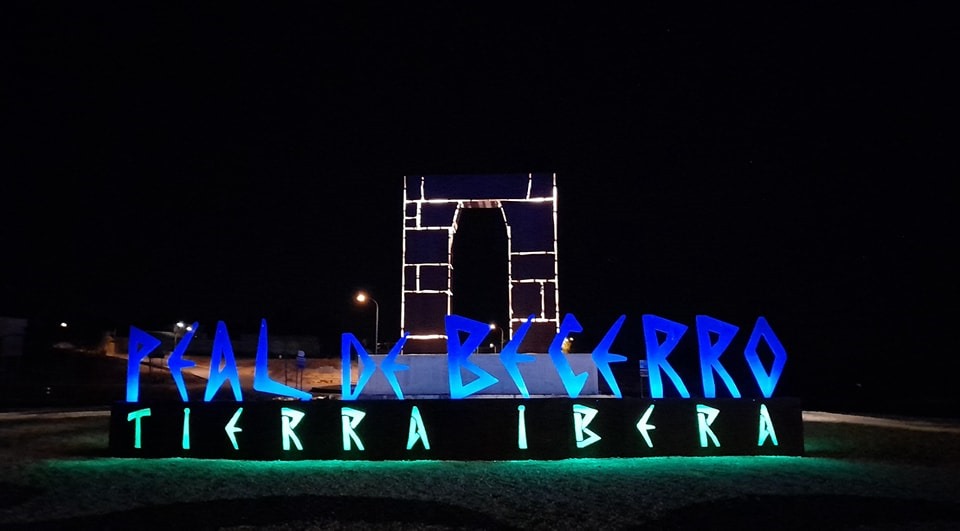 adefhic's tweet photo. 🔸Agradecemos al Ayuntamiento Peal de Becerro su iniciativa, mostrando su apoyo a las personas👥 que padecen esta enfermedad, iluminando de verde💚 y azul💙 la #rotonda, la #fuente y el #teatro Rafael Alberti.
‼️𝐉𝐮𝐧𝐭𝐨𝐬 𝐬𝐮𝐦𝐚𝐦𝐨𝐬+‼️
#ayto_pealdebecerro
#ADEFHIC https://t.co/SUyAYtpim9