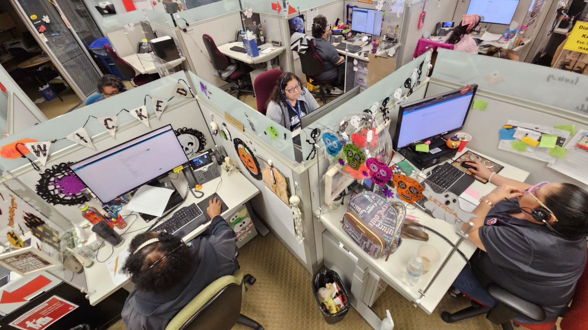 COSAGOV's tweet image. Did you catch our @SanAntonio311 team on the news in honor of #CustomerServiceAppreciationWeek? 📺 Thank you to our dedicated team for serving San Antonio residents!

For more info about 311, visit: ow.ly/cMJ950PTxAF

#SATX #311 #ThankfulThursday