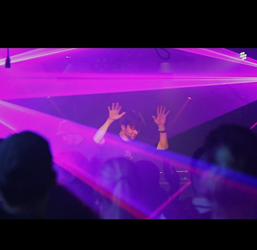 Alienboibass's tweet photo. PUT YOUR HANDS UP FOR THE PURPLE LASERS!👾

Photo from Breckinridge b2b Akashic Sound at IGT! 

Photo credit: Jesse Gould

#lasers #dubstepmusic #ｅｄｍ #ravelife #ascension #ascensionsymptoms #5dearth https://t.co/0KhsGpuUSF