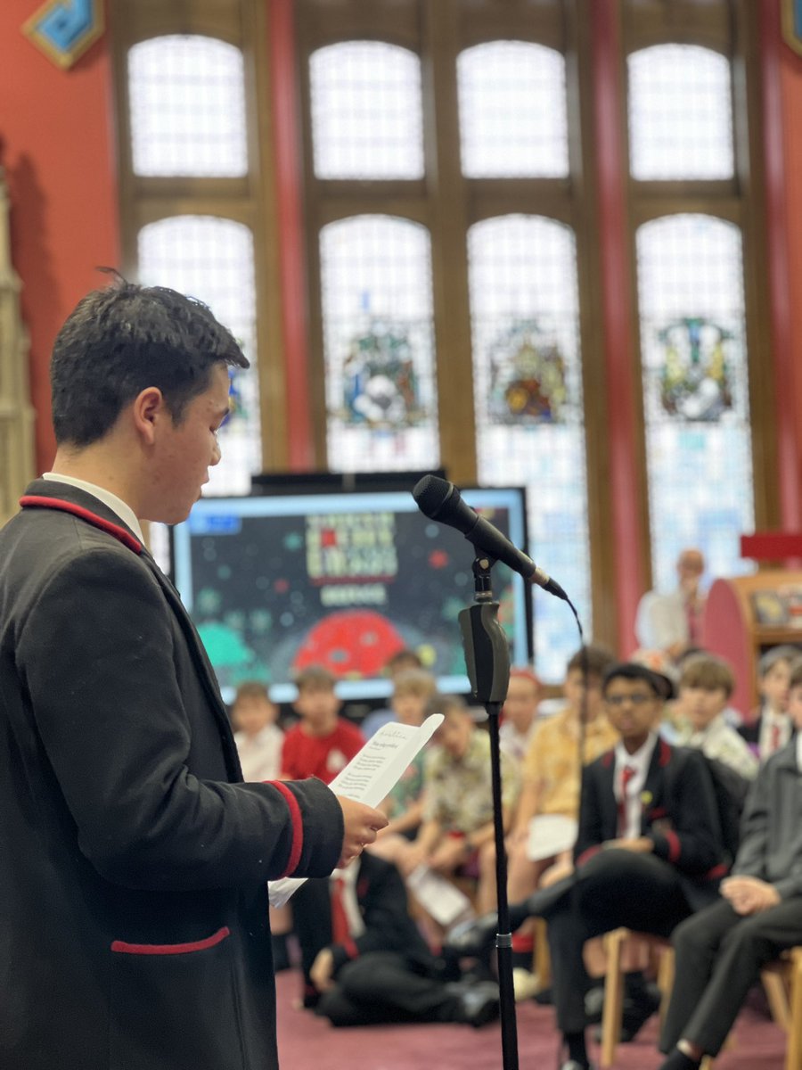 esm_edinburgh's tweet photo. Happy #NationalPoetryDay! ✒️ 

Students and staff filled the SMC Library this lunchtime to exchange a powerful selection of poems, delivered in English, French and even in song form!

The theme is “Refuge” and it’s great to see everyone come together this way.🤗 https://t.co/J1vzGCt3lT