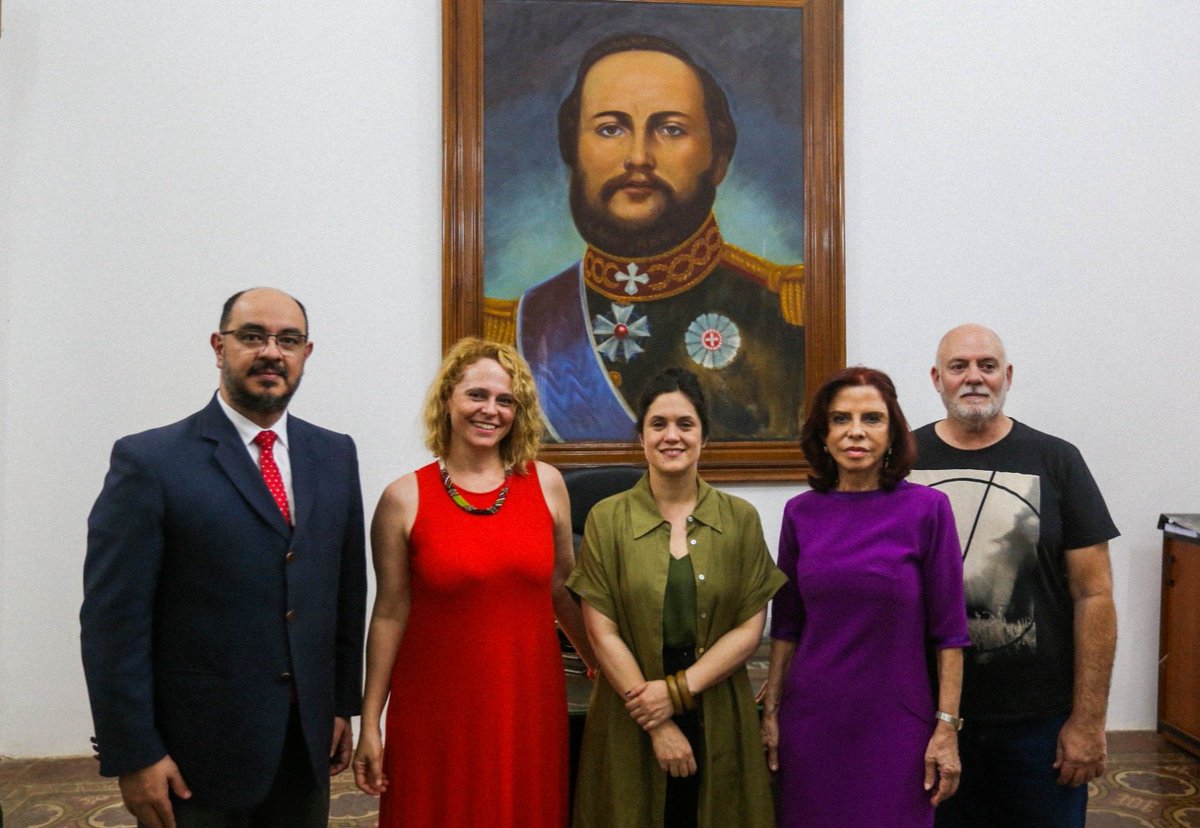 ECSyP_UNA's tweet photo. La comitiva de la Ministra estuvo integrada por  Natalia Antola; directora de gabinete y Christian Ceuppens del área de museos.

La visita se realizó con el fin de  incluir a la "Casona Lynch" en el plan de intervención y puesta en valor. https://t.co/9Knp6D7Dub