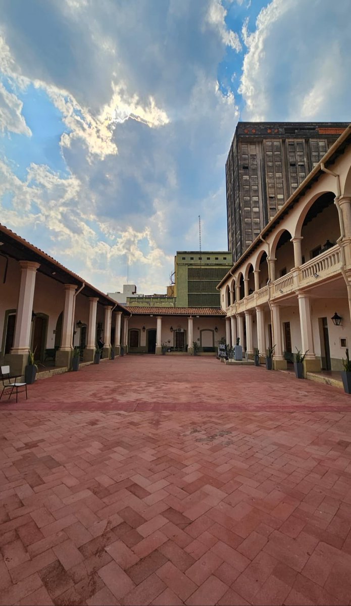 ECSyP_UNA's tweet photo. La comitiva de la Ministra estuvo integrada por  Natalia Antola; directora de gabinete y Christian Ceuppens del área de museos.

La visita se realizó con el fin de  incluir a la "Casona Lynch" en el plan de intervención y puesta en valor. https://t.co/9Knp6D7Dub