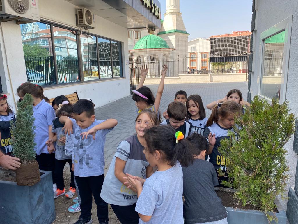 We planted trees with #climateactionproject.  Thanks <a href="/TakeActionEdu/">Take Action Global</a> <a href="/koentimmers/">Koen Timmers #climateactionedu</a> ve <a href="/JenWilliamsEdu/">Dr. Jennifer Williams #GoalsProject</a> 🌸🥰 <a href="/halilibrahimy_/">Halil İbrahim YILMAZ</a> <a href="/AJRodriguezUN/">Alvaro Rodriguez</a> <a href="/AbhilashaTochi/">Abhilasha Singh #T4Ambassador #TeachSDGs #GSAAmba</a> <a href="/baskentgenclikk/">Başkent Gençlik Meclisi</a> <a href="/yorkshirejohn/">John Rolfe MBE</a> <a href="/GSchoolAlliance/">Global School Alliance</a> <a href="/SDGsInSchools/">Global Schools Program</a> <a href="/Futures2030/">Global Sustainable Futures Network</a> <a href="/rbt_thakore/">Dr Renuka Thakore</a> <a href="/MathewBhavna/">Bhavnaa Mathew| 🌏#GoalsProject #TeachSDG</a> <a href="/SeilSEZEN1/">Seçil Sezen #ClimateActionEdu</a>