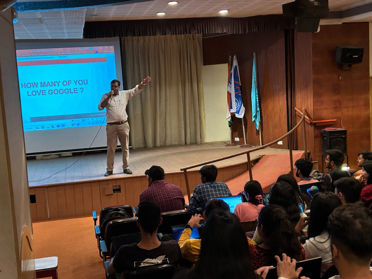 Brandvedaahm's tweet photo. Looking back at the workshop we hosted at GLS University, where digital marketing strategies took center stage! 🌐📊 #ThrowbackThursday #DigitalMarketingMasterclass #GLSUNIVERSITY https://t.co/DMRamoZ8LP