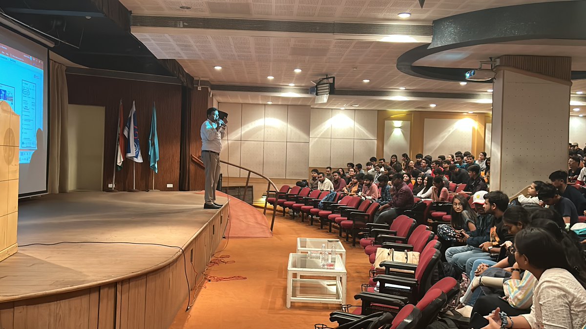 Brandvedaahm's tweet photo. Looking back at the workshop we hosted at GLS University, where digital marketing strategies took center stage! 🌐📊 #ThrowbackThursday #DigitalMarketingMasterclass #GLSUNIVERSITY https://t.co/DMRamoZ8LP