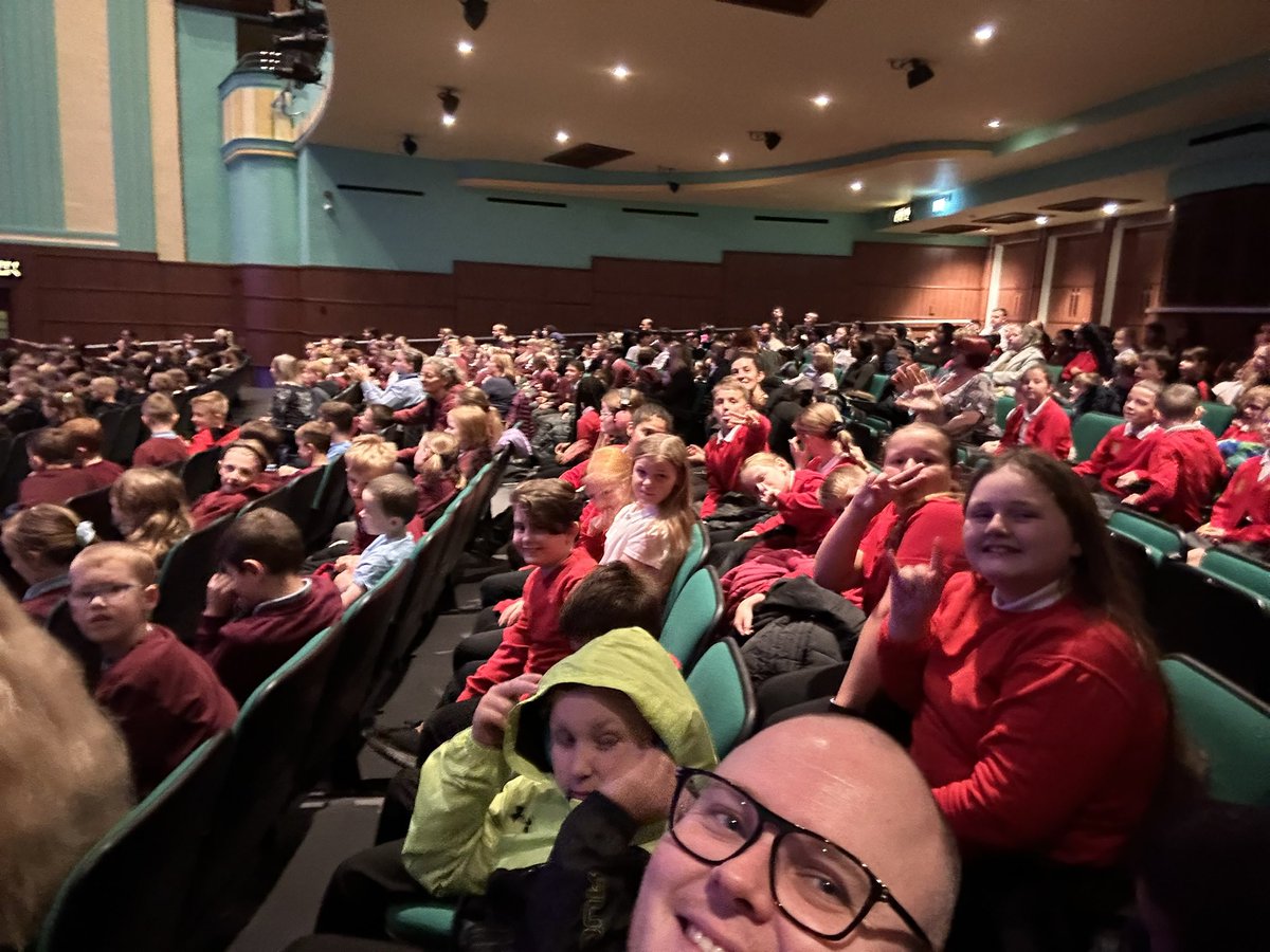 HGPAMrAmos's tweet image. 6AA felt very lucky today! We went to @stocktonglobe to see the #ColdStreamGuards it was AMAZING!