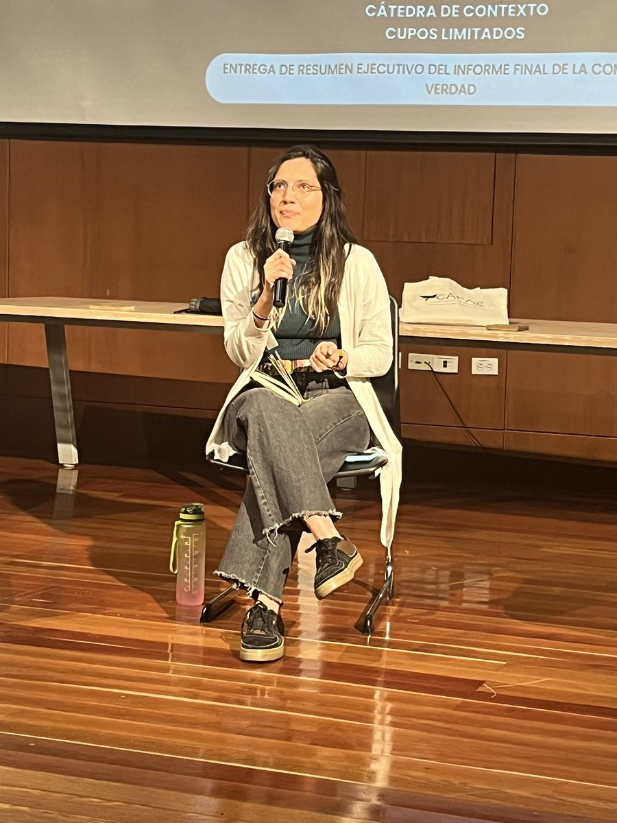 Ipazud's tweet photo. #UDistritalxCAPAZ segunda parte del conversatorio “DIÁLOGOS DE PAZ CON EL ELN: HABLEMOS DE LA PARTICIPACIÓN SOCIAL Y EL CESE AL FUEGO”. Organizado por el @Instituto_CAPAZ y el @IPAZUD de la @udistrital . @LaudEstereo  @parescolombia @FCEdistrital https://t.co/2zlwi4MqZh