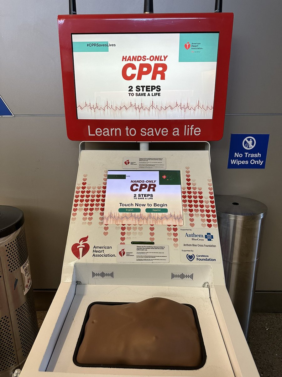 kaileyzeiders's tweet photo. Look who I saw at the airport!! @RealDoctorMike #learntosavealife https://t.co/RbhLaRAS1H
