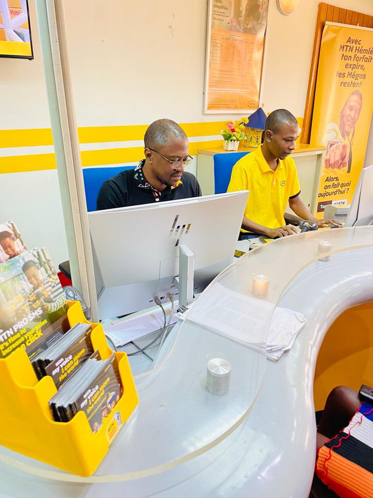 MTNCameroon's tweet photo. By celebrating the #CustomerServiceWeek, @MTNCameroon staffs also celebrate their contribution in providing the benefits of a modern connected life to everyone.
The Sales and Distribution Team provided an awesome #YelloExperience to our customers.
#DoingGoodTogether https://t.co/hMhH4o4Ado