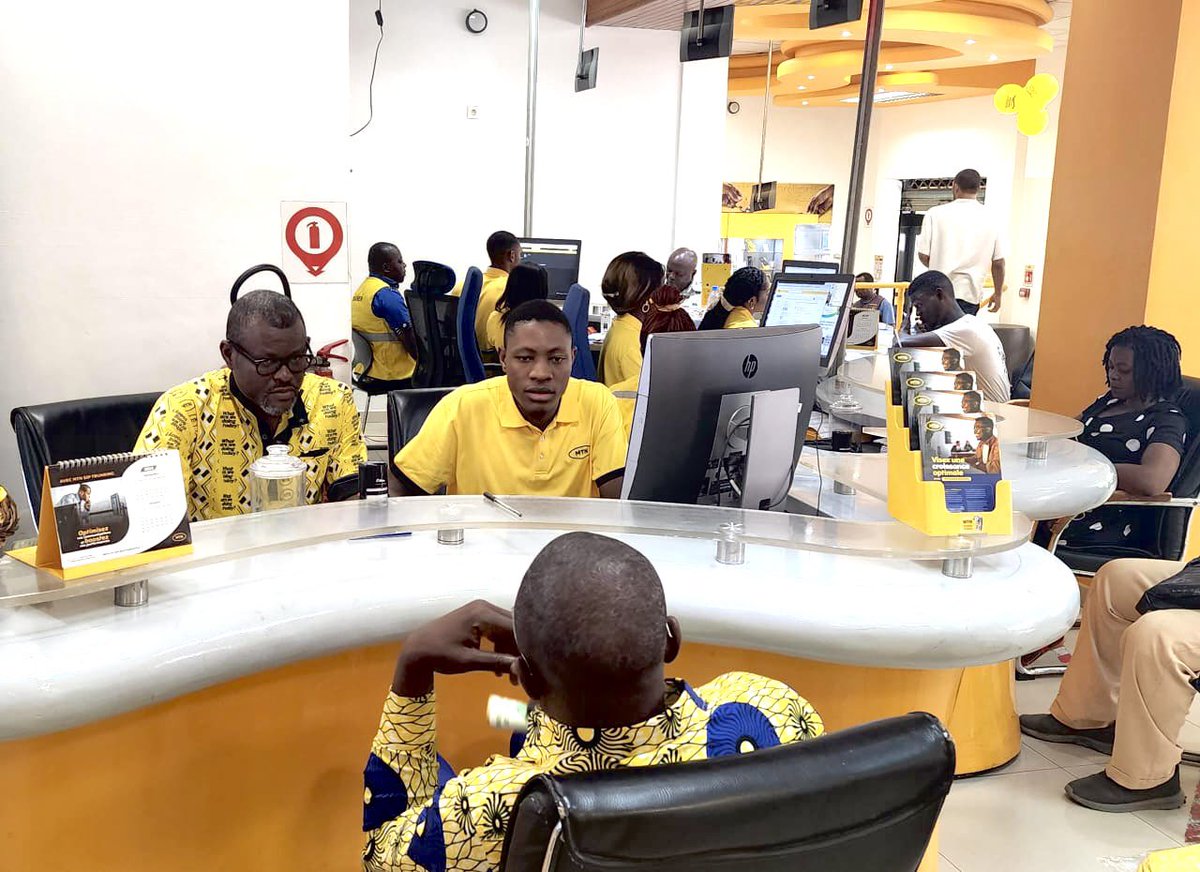 MTNCameroon's tweet photo. By celebrating the #CustomerServiceWeek, @MTNCameroon staffs also celebrate their contribution in providing the benefits of a modern connected life to everyone.
The Sales and Distribution Team provided an awesome #YelloExperience to our customers.
#DoingGoodTogether https://t.co/hMhH4o4Ado