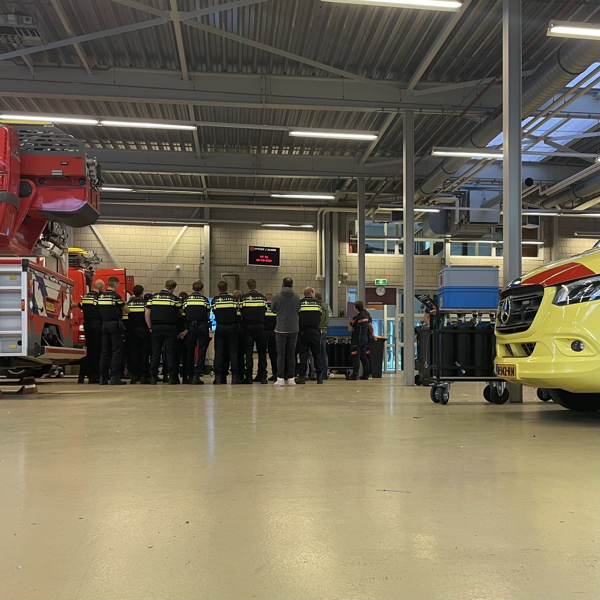 Vandaag hadden wij een groep politiestudenten te gast om kennis te maken met de samenwerking tussen #ambulance, #politie en #brandweer tijdens een verkeersongeval. Het was een leerzame en leuke dag!
<a href="/ravu_ambulance/">RAVU Ambulancezorg Utrecht</a> 
<a href="/Politieacademie/">Politieacademie</a> 
<a href="/vrutrecht/">Veiligheidsregio Utrecht</a>