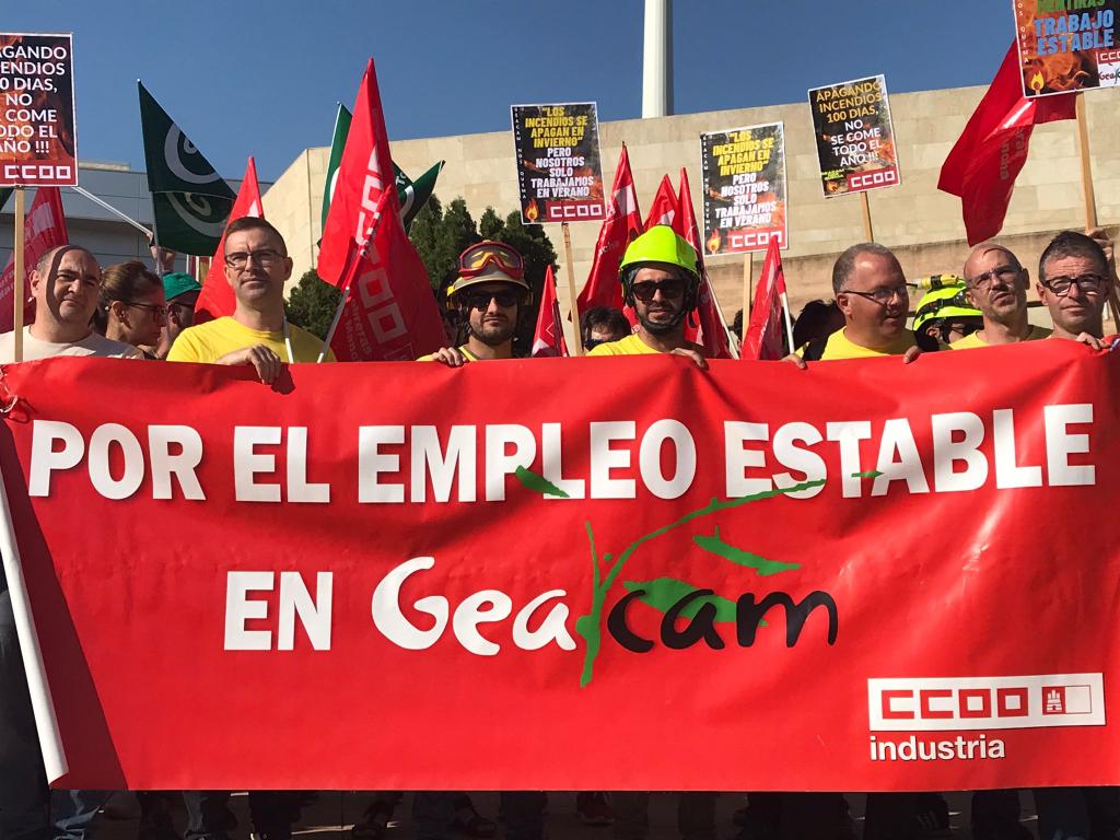 CCOOGeacam's tweet photo. 📢Concentración de los #bomberosforestales de #Geacam en @DSostenibleCLM
🔴400 compañeros/as eran despedidos hace unos dias
NO se puede vivir sólo con 100 días de contrato
Los trabajadores NO MERECEN ser tratados como kleenex
@CCOO siempre en la defensa de tus derechos laborales https://t.co/tvg55a3cm8