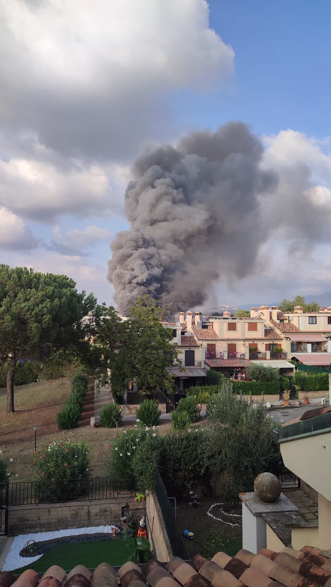 CapsNats1819's tweet photo. 18th hole at Marco Simone is on fire, fortunate for all it happened after the Ryder Cup ended.  @ForePlayPod @Daniel_Rapaport @RiggsBarstool #RyderCup2023 https://t.co/IbzTaZv07Q