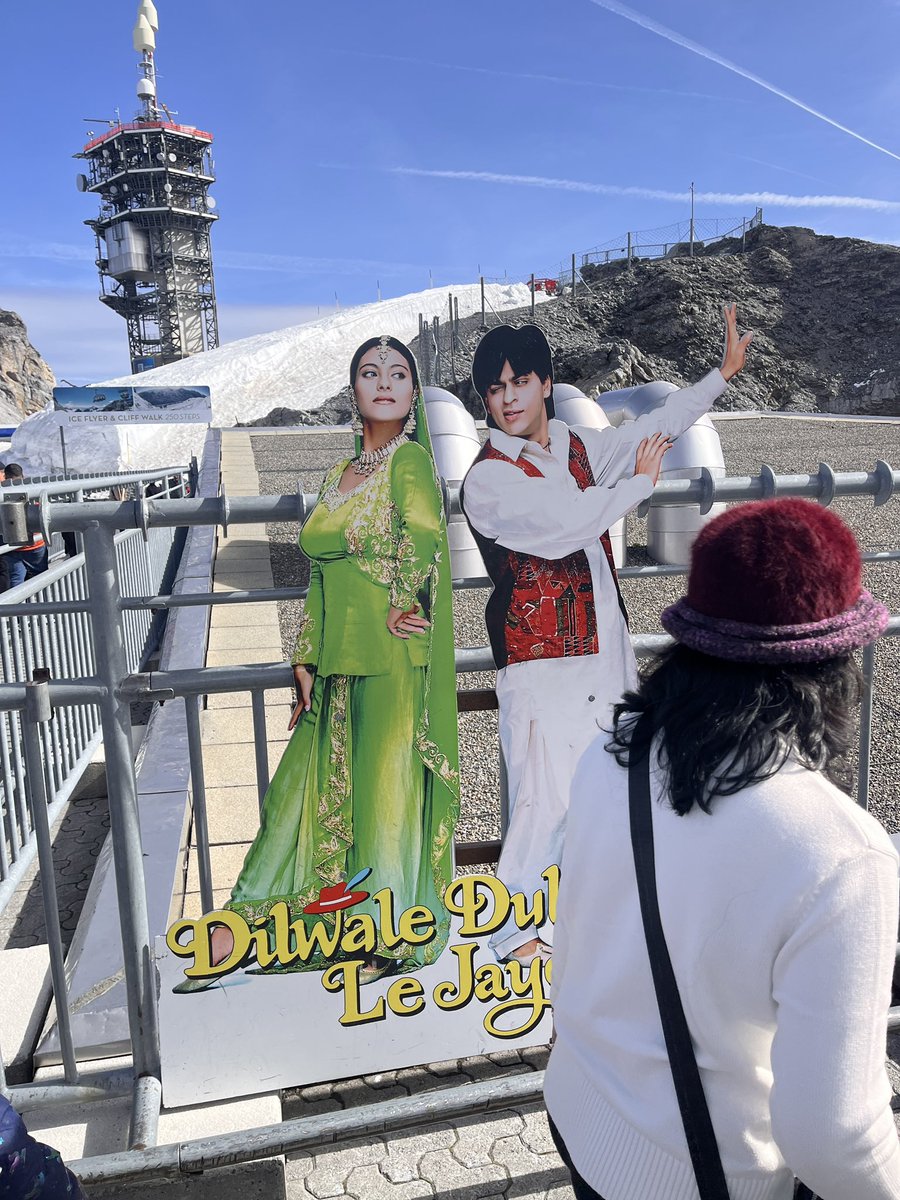 Smart_Ladka's tweet photo. Tum srk phans k liye DDLJ stars poster at the top of #MountTitlis #Switzerland https://t.co/e957vu9qsh