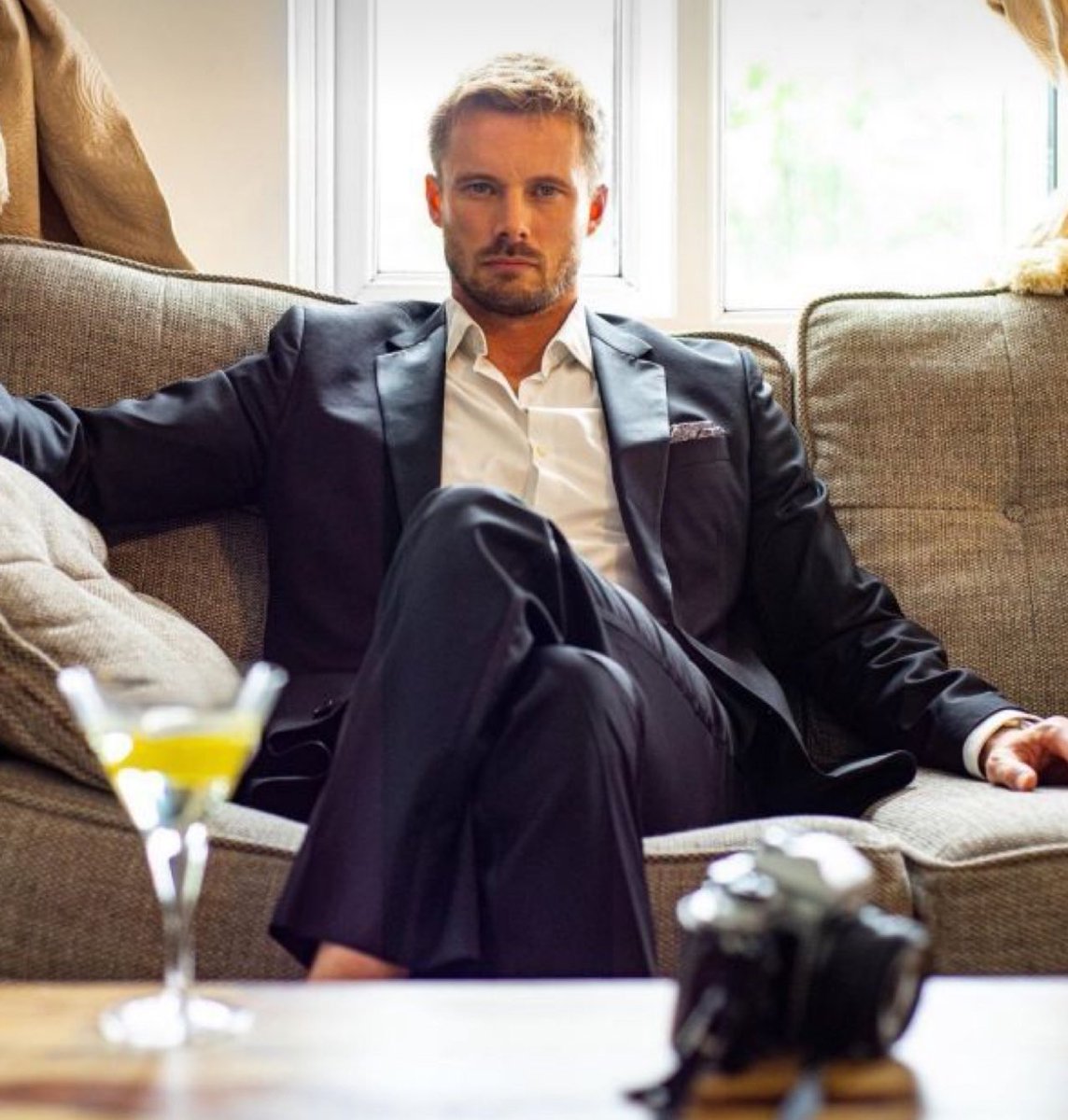 deeedreeee's tweet photo. Happy #JamesBondDay 2023! This incredibly talented actor should definitely be the next #JamesBond. #007 #BradleyJames. #doitdoitdoit. #BradleyForBond. ๐ฅ https://t.co/ZxKeQvx1xj