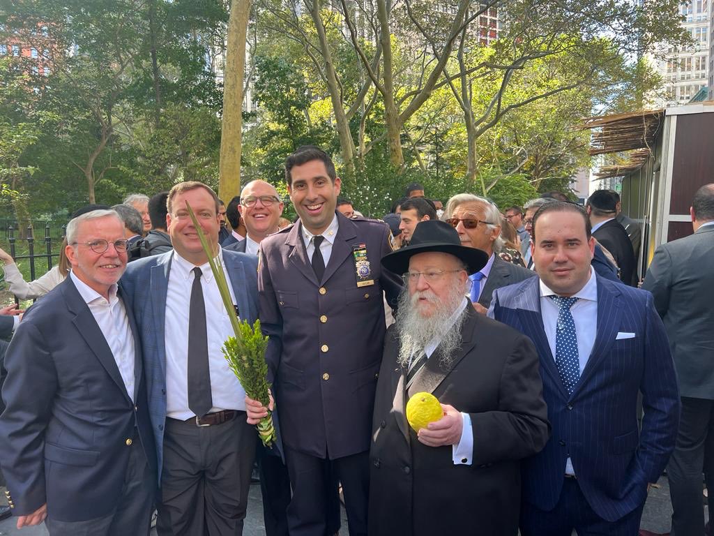 MendyMirocznik's tweet photo. Enjoying the ⁦@NYCCouncil⁩ Sukkoh and catching up with some old friends ⁦@HikindPinny⁩ ⁦@NYCComptroller⁩ ⁦@bradlander⁩ ⁦@NYPDCommAffairs⁩ thank you ⁦@PesachOsina⁩  for making it happen. https://t.co/i4qhWIO4Lf