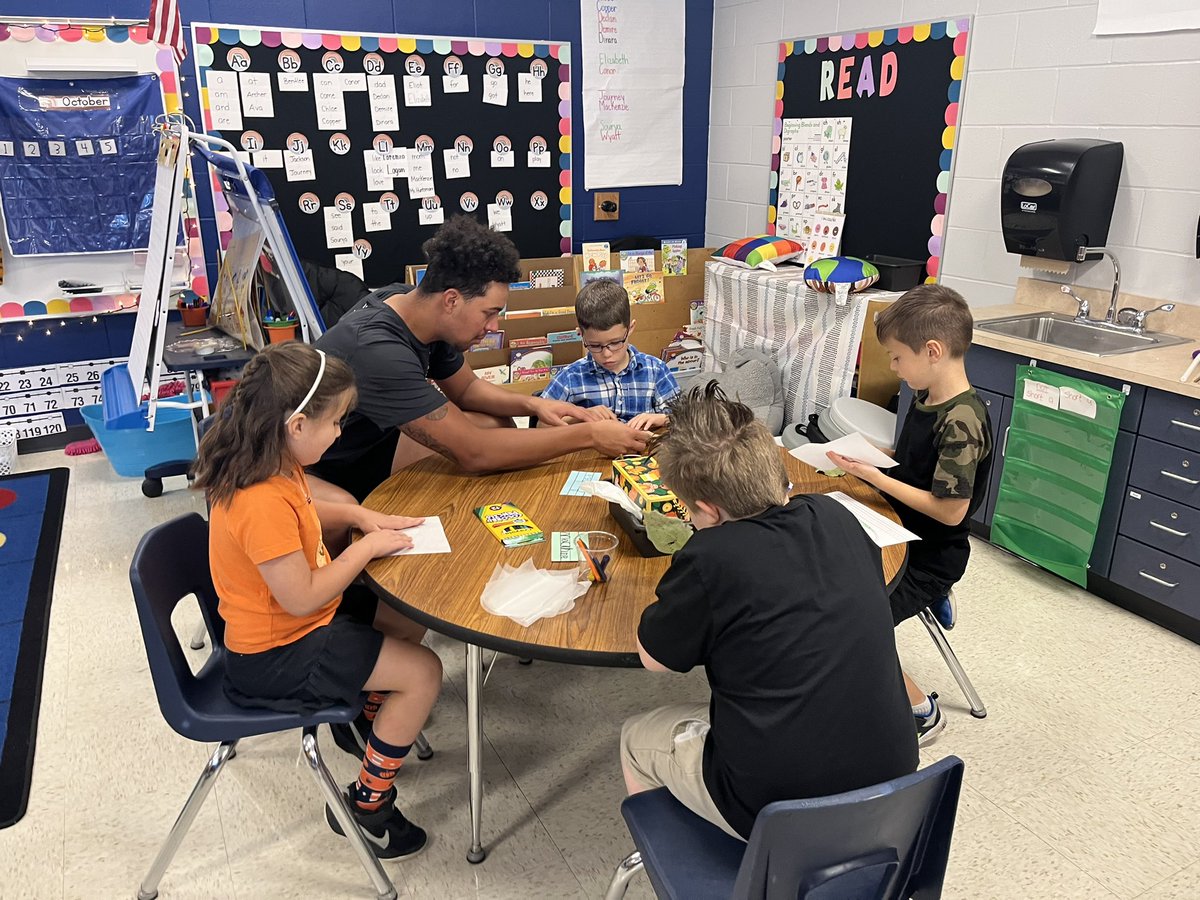 Anna Huntsman tweet media