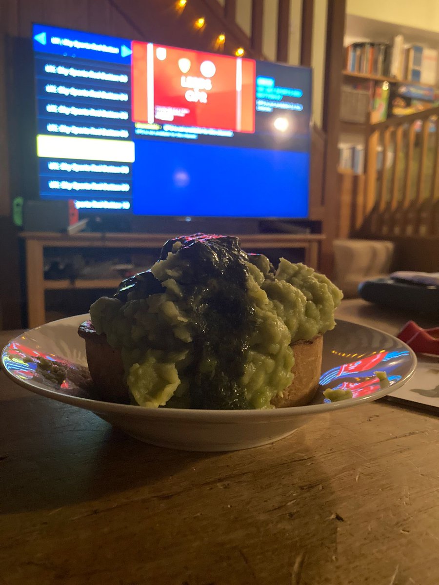 @lancashiresauce @CISSYGREENS13 Here’s proper pie and mushy peas with home made mint sauce Yorkshire style.Only the best will do.
