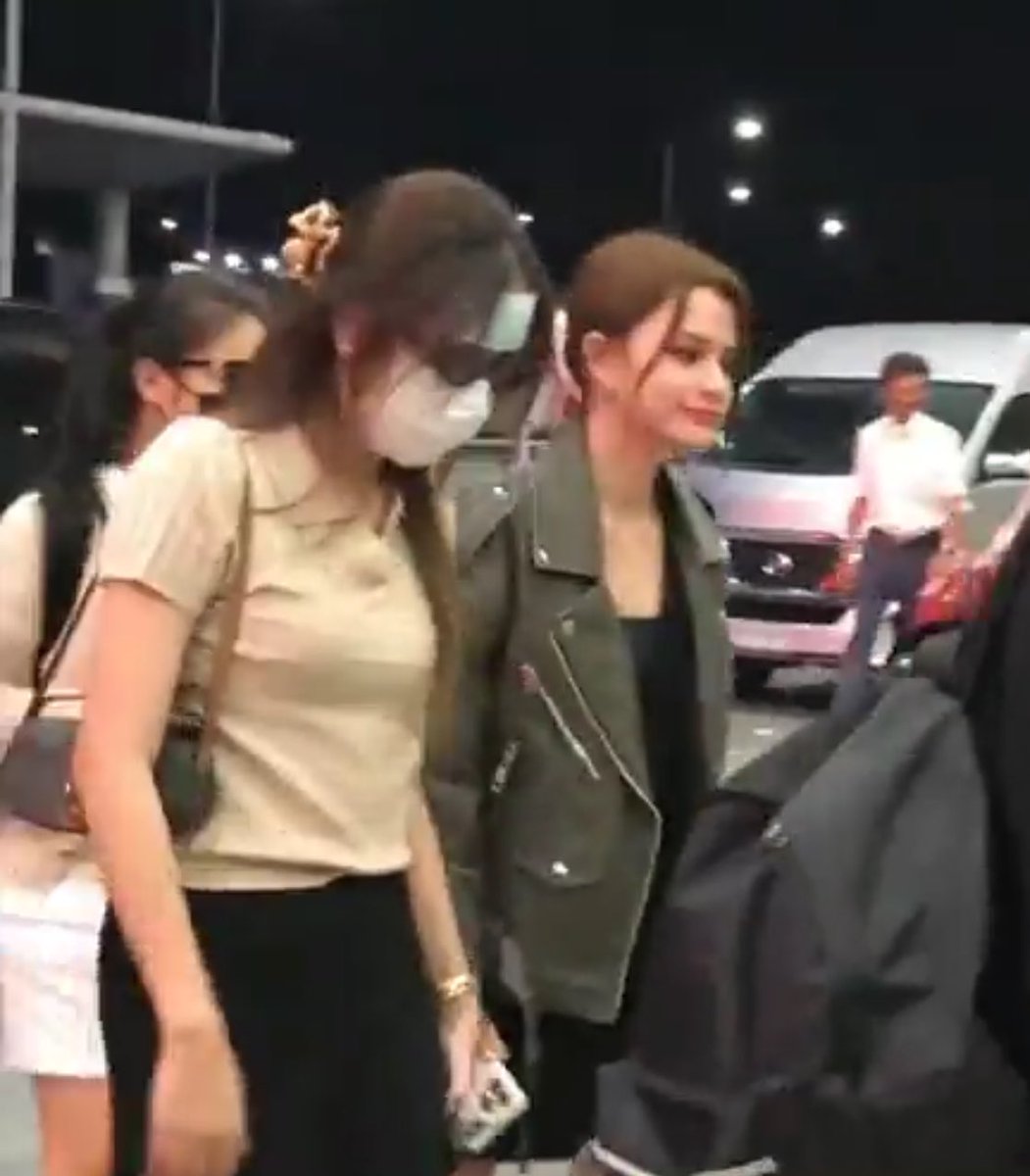 sapphicluvvr's tweet image. they look like that shy gf — badass gf kinda couple