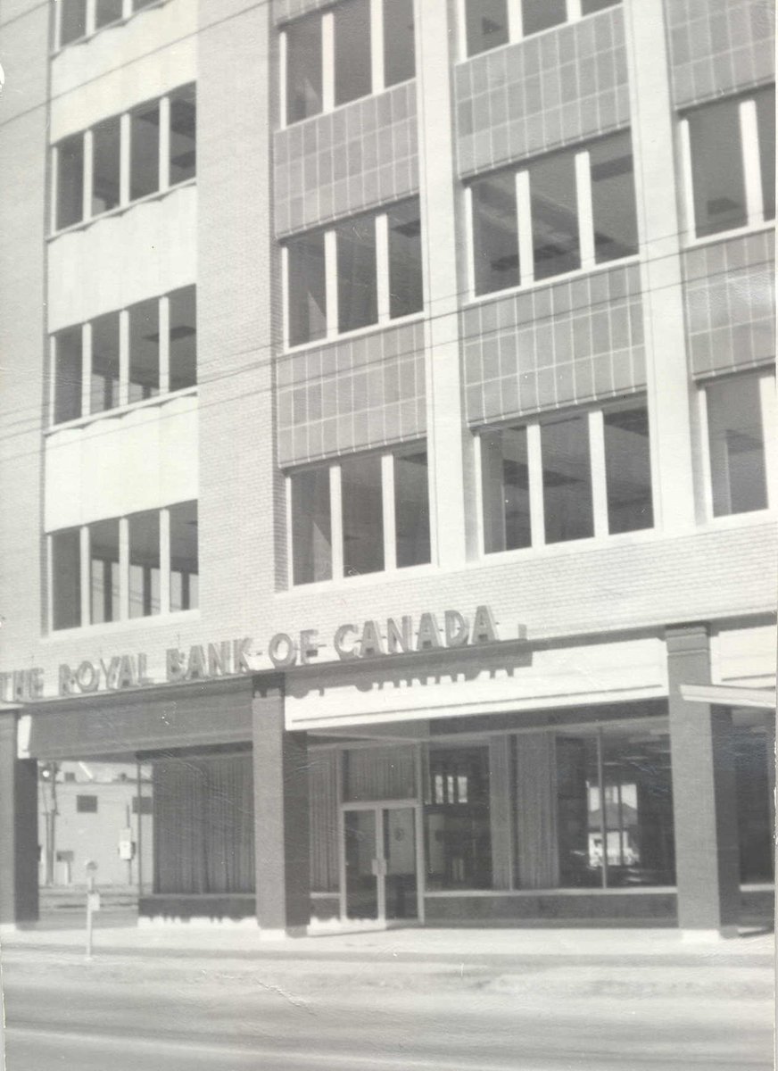 cityofcalgary's tweet image. As we start October, we wanted to come #ExploreDowntownYYC with our #TBT.

We’re heading to the Petro-Fina Building which has been here since 1960 &amp;amp; will continue to stand for years to come thanks to our downtown office to residential and Heritage Conservation Grant programs.