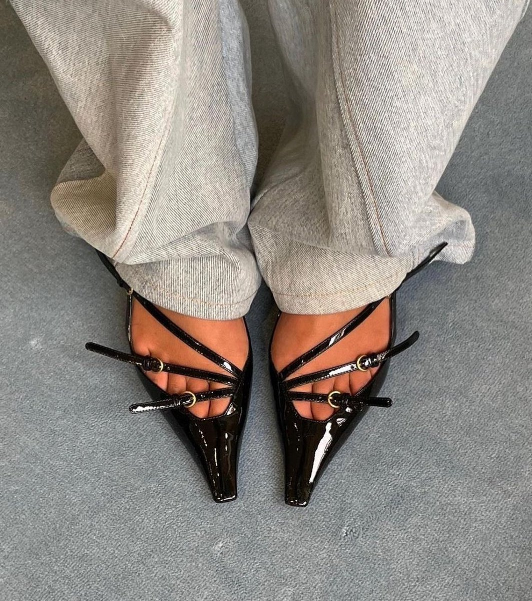 saintdemie's tweet photo. miu miu fw23 kitten heels ୨୧ https://t.co/LGfyoHridI