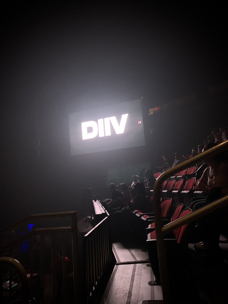 SKARZONSKINZ's tweet photo. to see @DIIV AND #depechemode on the same night -  a goth dream. 
#DIIV #doused 🤘
#andyfletcher 🕯️ https://t.co/MIlQpo4chj