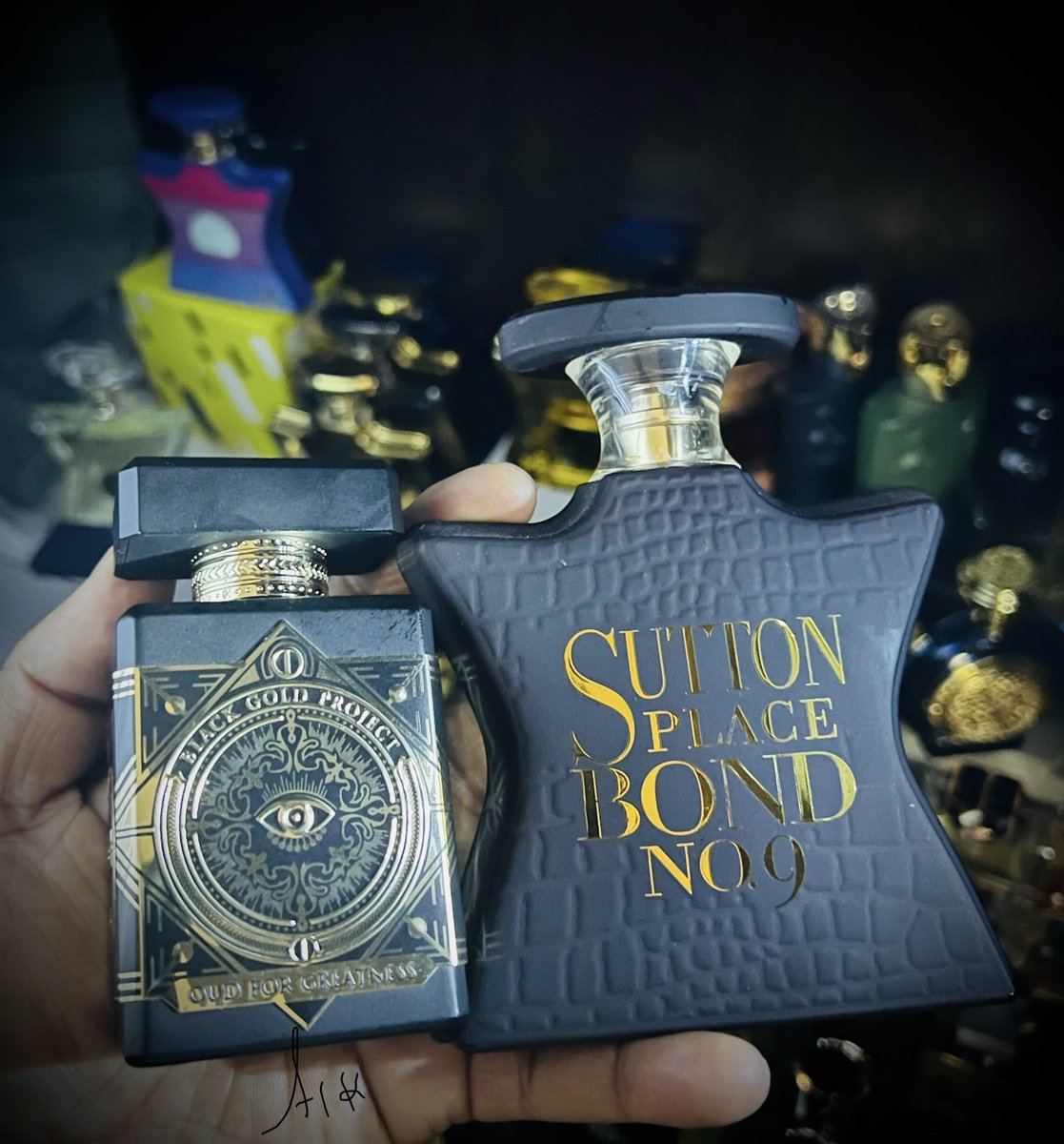 aikjones's tweet photo. #SOTN #fragrance #FragHead #Perfume #nicheperfumes #perfumeaddict #scentoftheday #perfumes #perfumecollection #Initio #BondNo9
A random duo that seems to coexist, quite a pleasant mix… ofg is finally empty 💪🏽 … Xmas is tooooo far for a replacement. https://t.co/BKpOuP3TqW