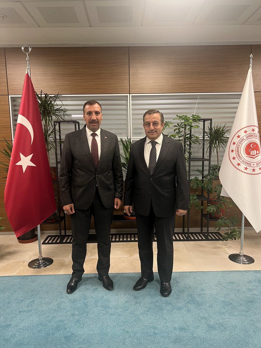 Çevre Şehircilik Bakan yardımcısı Sayın Refik Tuzcuoğlu beyefendiye makamında ziyaret ettim ilçemizin sorunlarını dile getirdik göstermiş olduğum ilgi ve alaka‘dan dolayı Ilçem adına çok teşekkür ederim